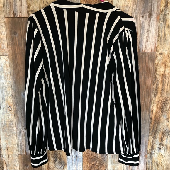 ADRIANNA PAPELL Striped Blouse. Large. - Picture 5 of 6